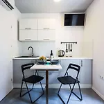 Old Micro-apartments * Ζαντάρ