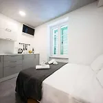 Διαμέρισμα Old Micro-apartments Ζαντάρ