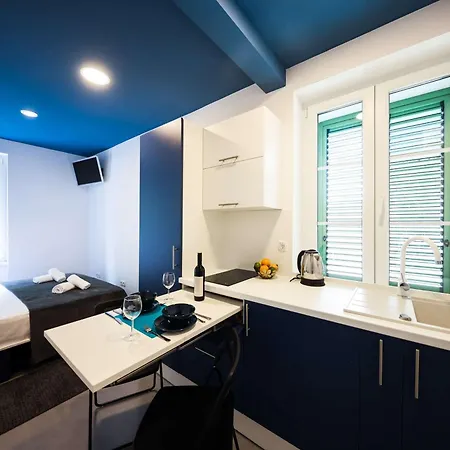 Old Micro-apartments Apartamento Zadar