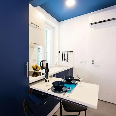 Old Micro-apartments 扎达尔