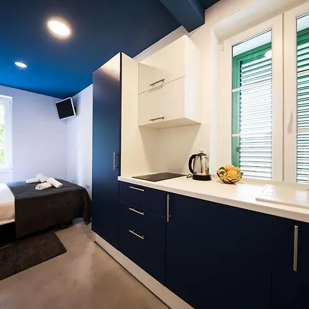 Old Micro-apartments 扎达尔