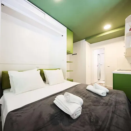 Old Micro-apartments 扎达尔