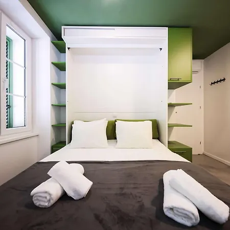 Old Micro-apartments شقة *